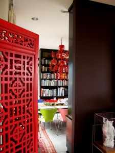 moving into the library/dining room - are you DYING over that Chinese screen?